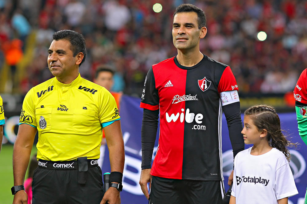 Con un solitario gol, los Zorros del Atlas derrotaron a las Chivas.