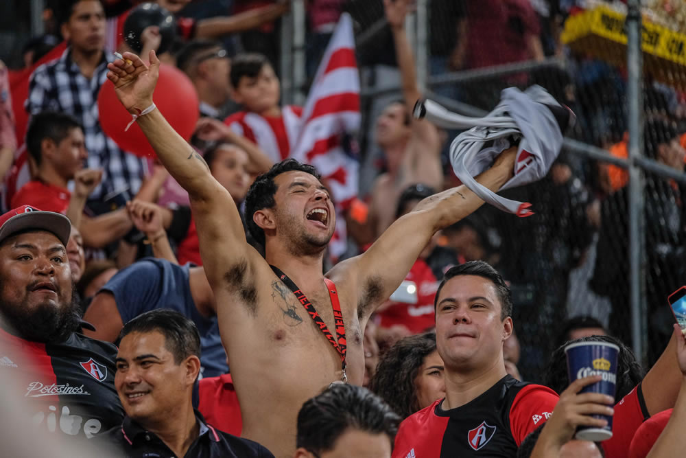 Con un solitario gol, los Zorros del Atlas derrotaron a las Chivas.