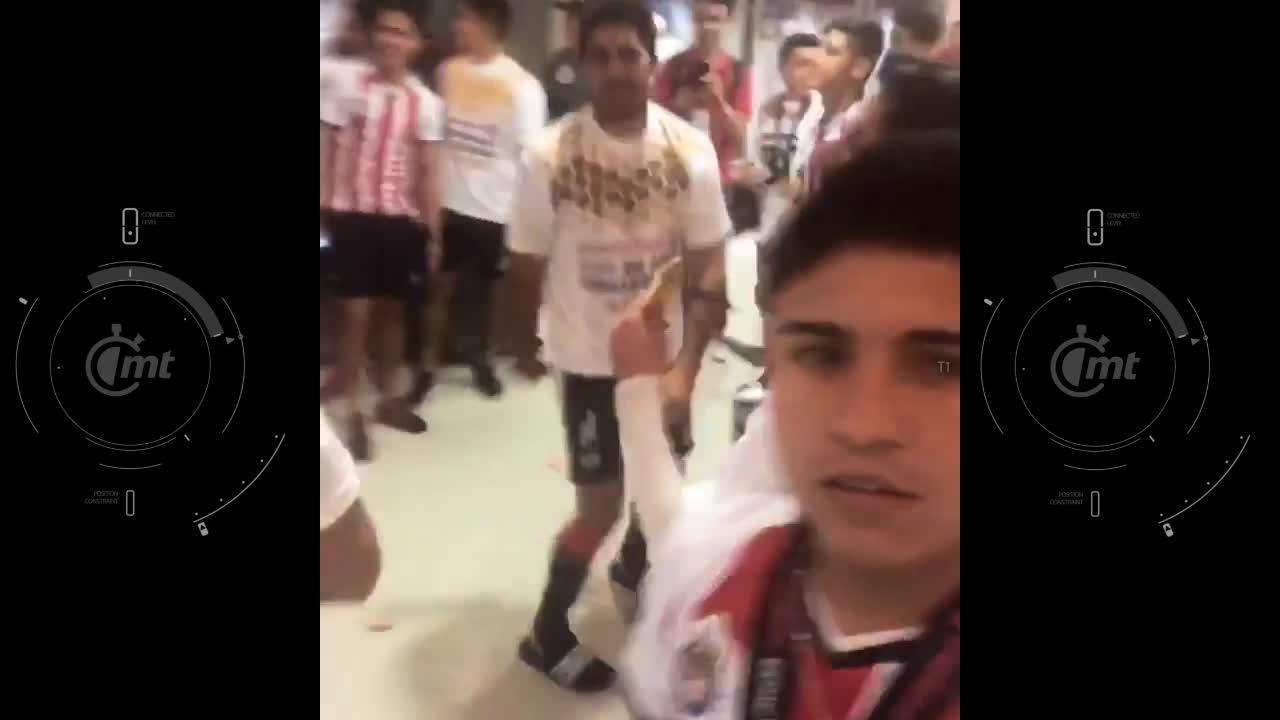 Chivas festejó en el vestidor con un himno del rock mexicano