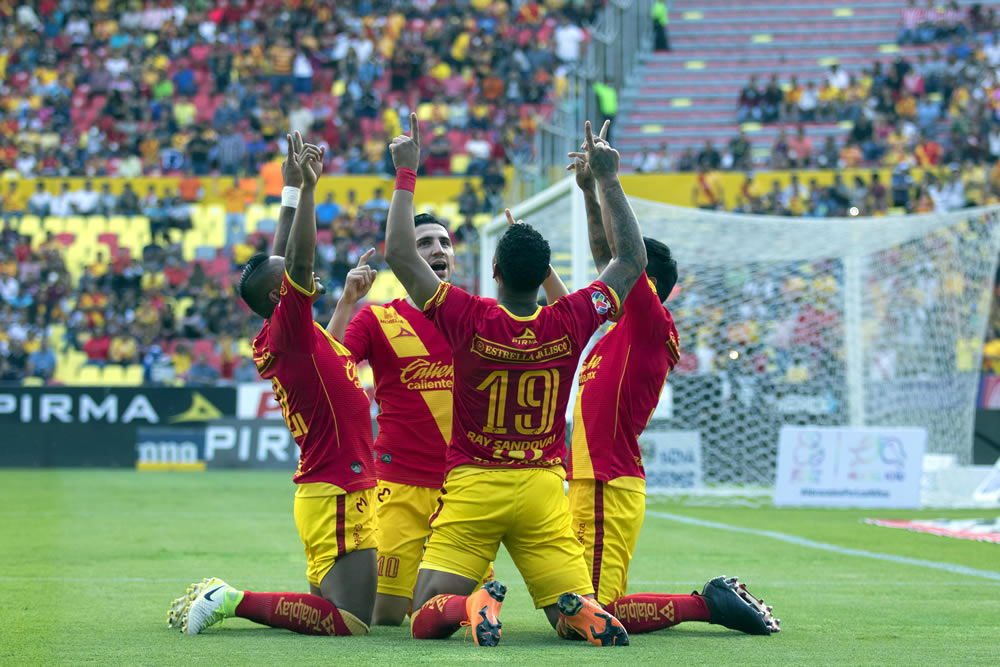 Necaxa y Morelia no pasaron del empate y rezan por un boleto de Liguilla.