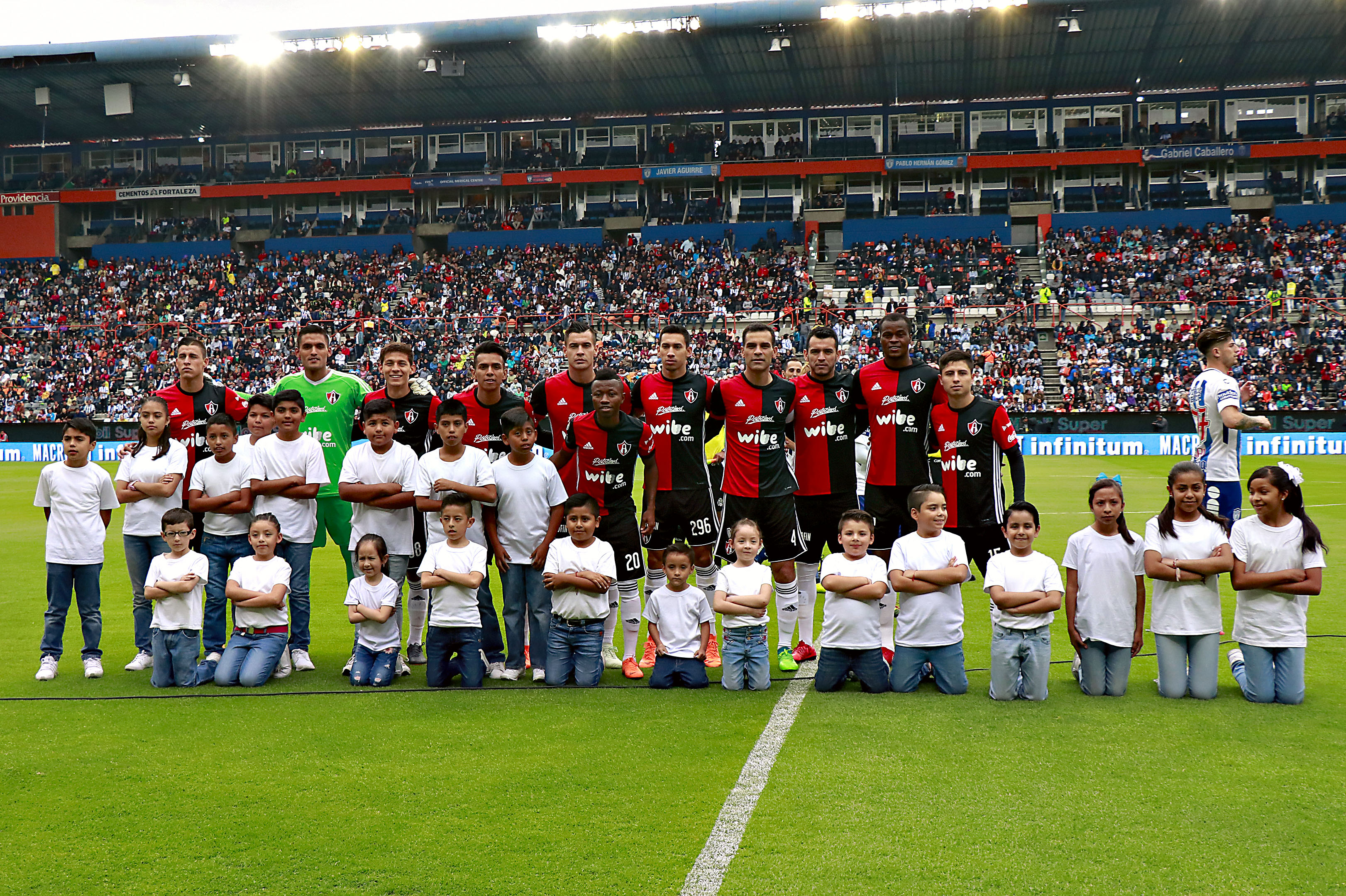Tuzos sorprendió a Rafa Márquez con palco en su honor