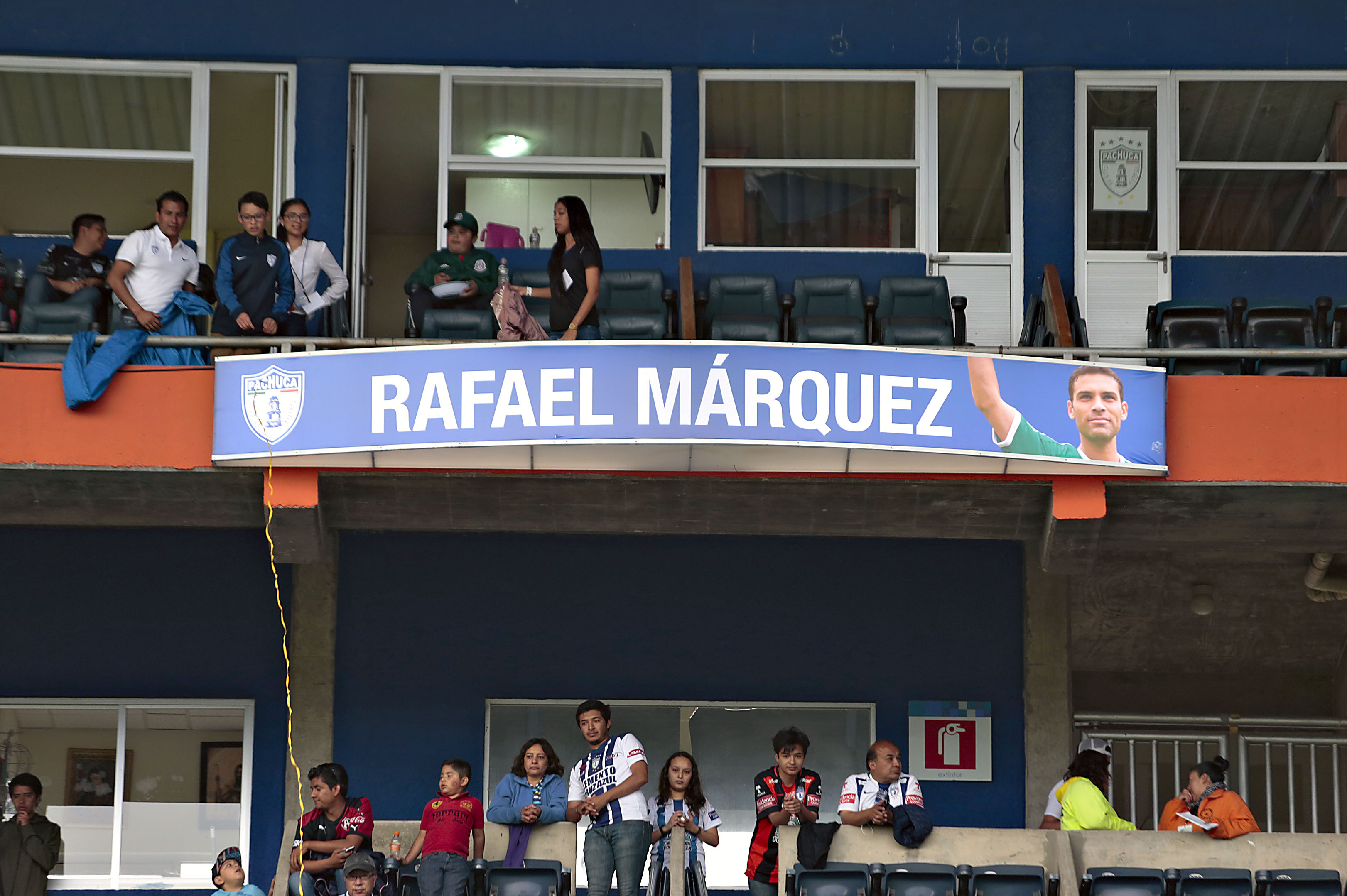 Tuzos sorprendió a Rafa Márquez con palco en su honor