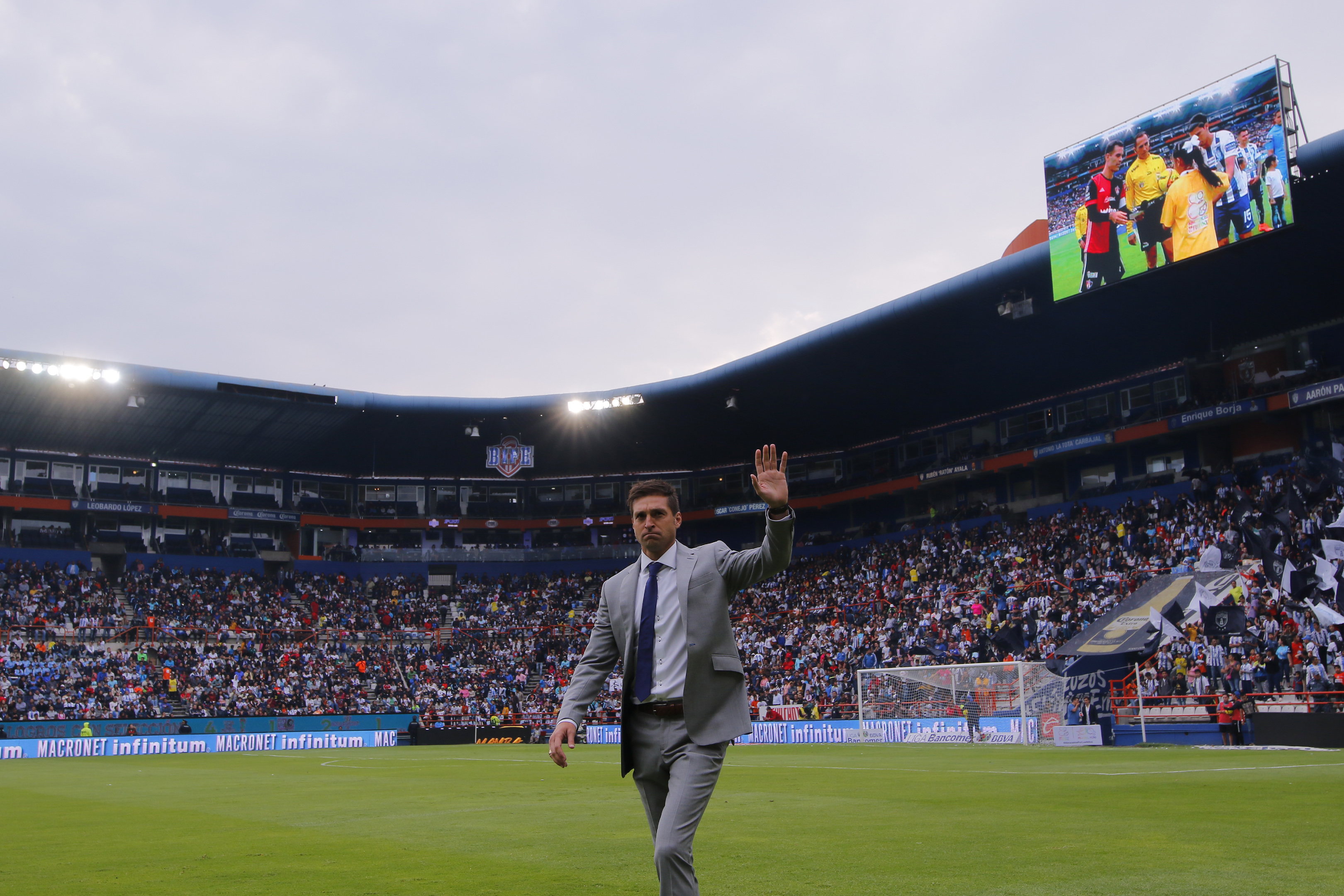 Tuzos sorprendió a Rafa Márquez con palco en su honor