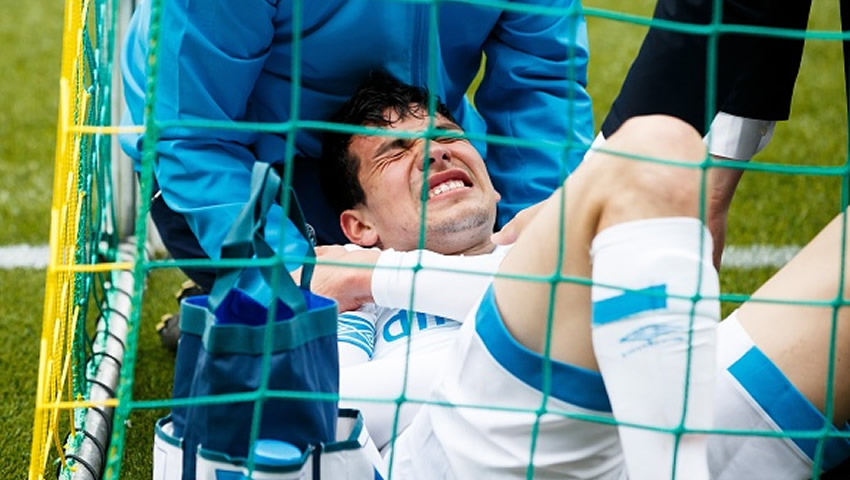 Chucky abandonó el campo a los 19 minutos de juego. 