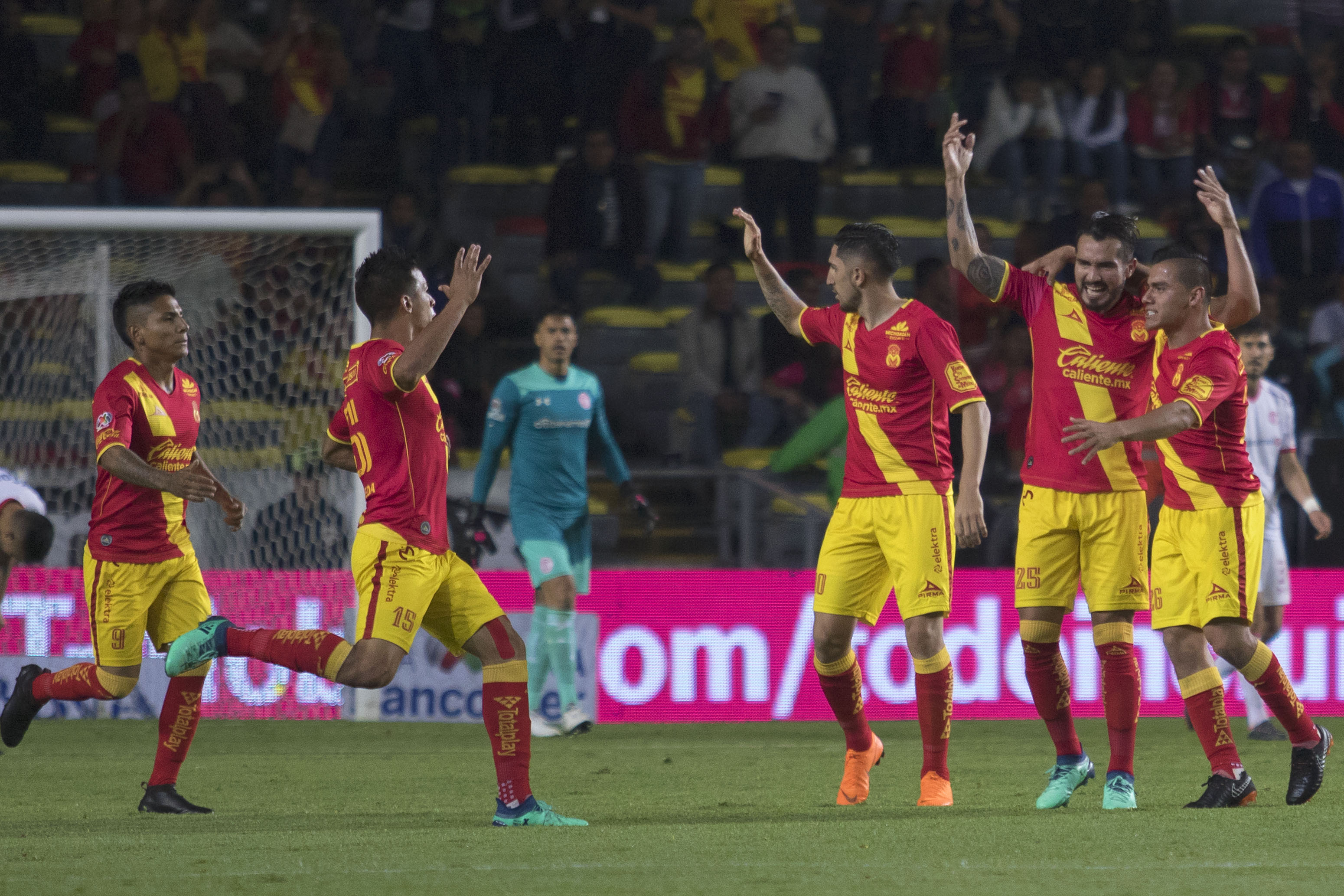 La Monarquía y el Toluca ofrecieron una Ida infernal en el Estadio Morelos.