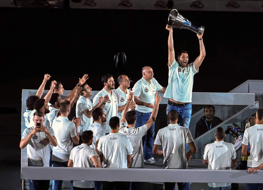 Real Madrid festejó con miles de aficionados la 13ra Champions League.