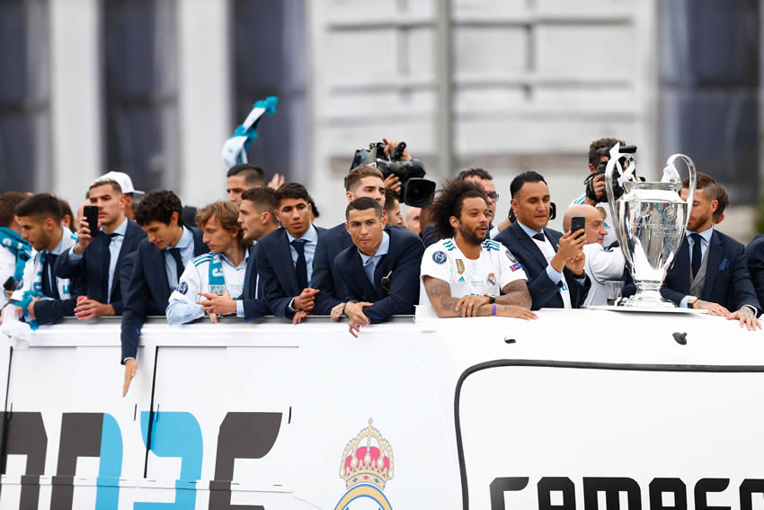 Real Madrid festejó con miles de aficionados la 13ra Champions League.
