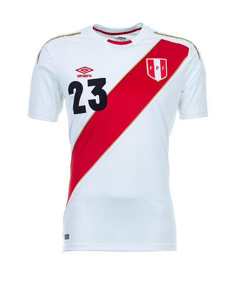 La camiseta de las 32 selecciones que participarán en Rusia 2018 (PERÚ)