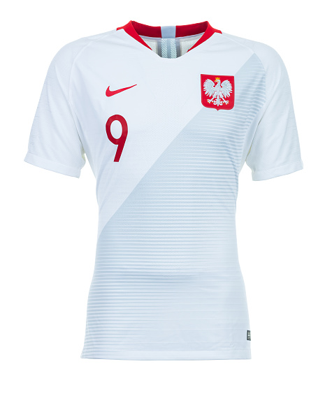 La camiseta de las 32 selecciones que participarán en Rusia 2018 (POLONIA)