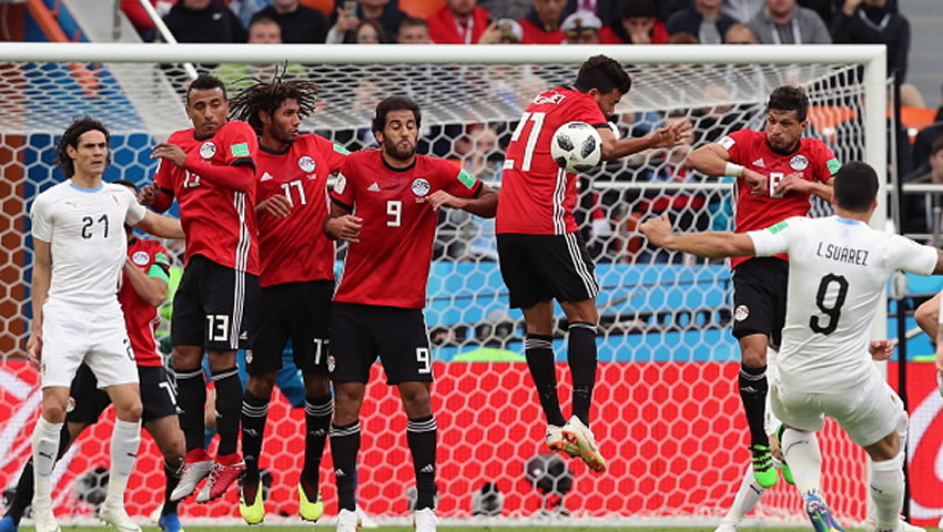 Suarez y Cavani se enfrentan a Egipto, Salah inicia en la banca