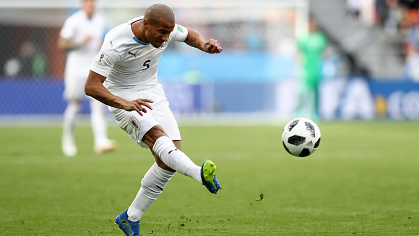 Suarez y Cavani se enfrentan a Egipto, Salah inicia en la banca