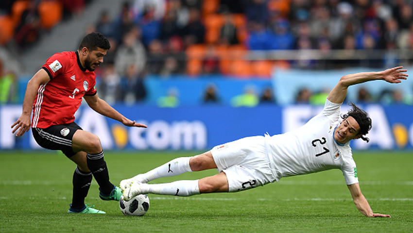 Suarez y Cavani se enfrentan a Egipto, Salah inicia en la banca