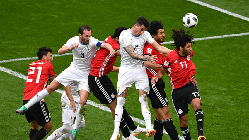 Suarez y Cavani se enfrentan a Egipto, Salah inicia en la banca