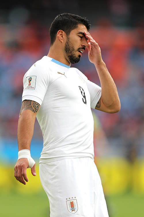 Suarez y Cavani se enfrentan a Egipto, Salah inicia en la banca