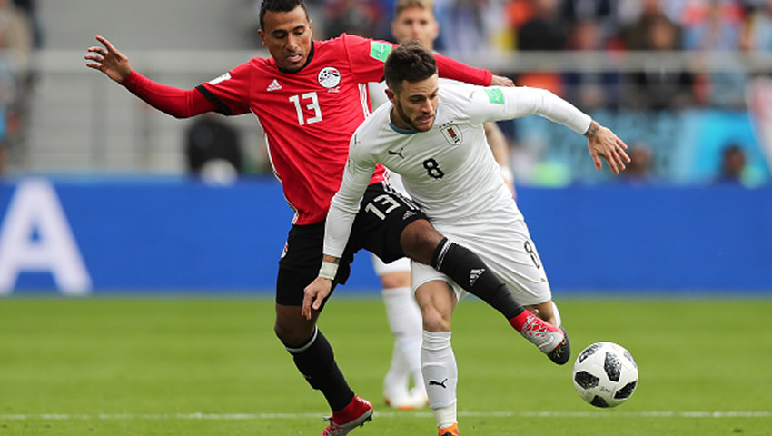 Suarez y Cavani se enfrentan a Egipto, Salah inicia en la banca