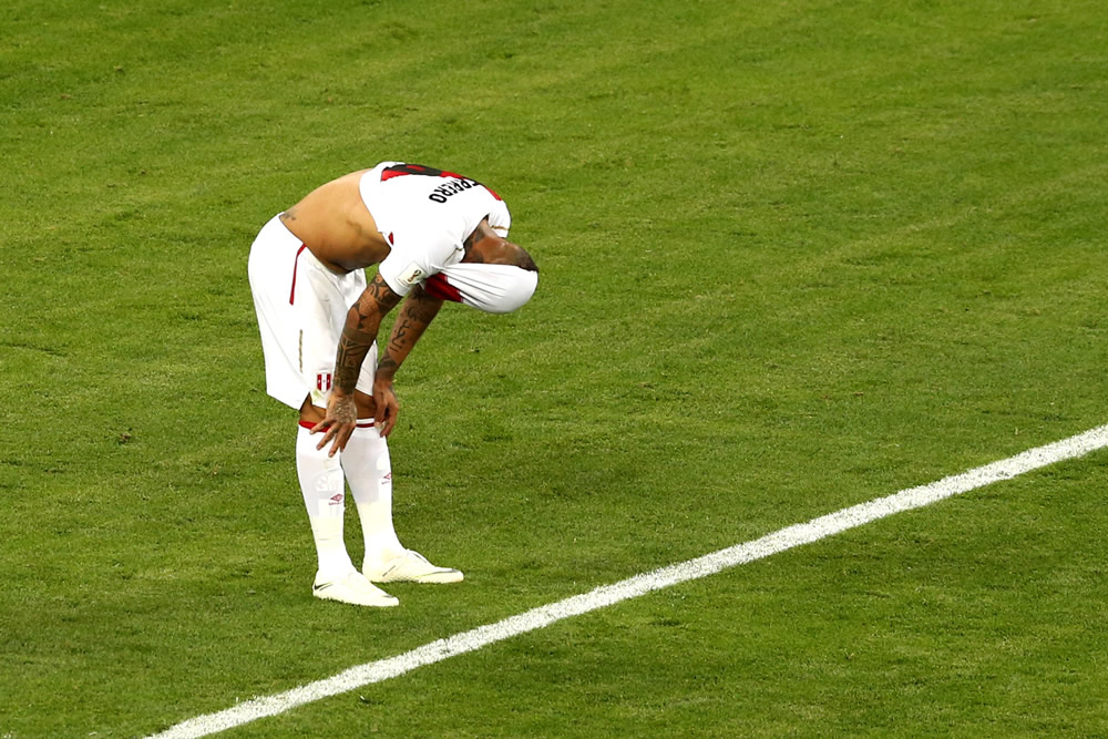 Dinamarca gana en su debut frente a Perú