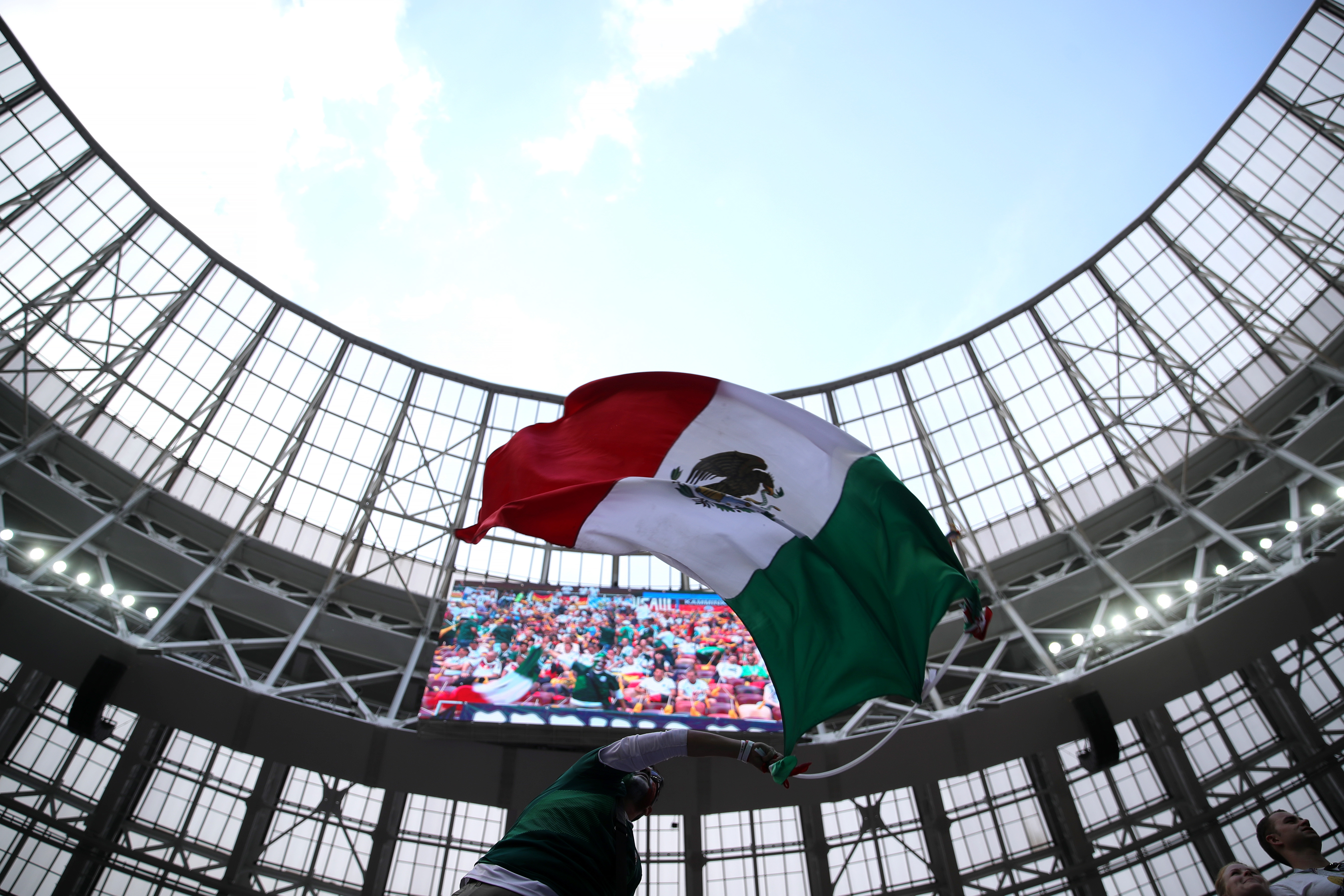 Fiesta Tricolor en las tribunas del Estadio Olímpico Luzhnikí 