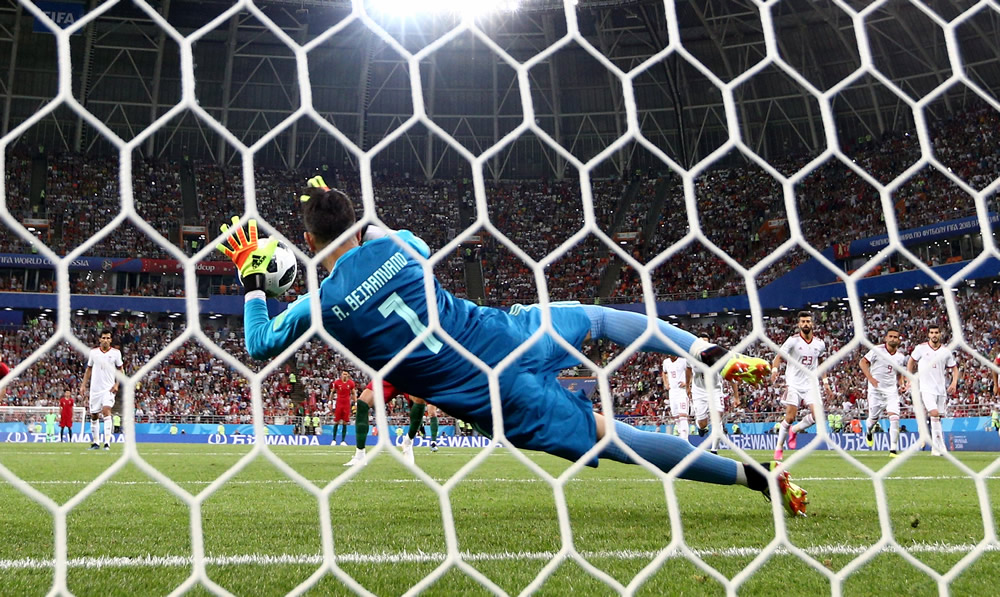 Irán dejó vivir a Portugal, que pasa a octavos