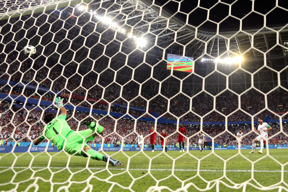 Irán dejó vivir a Portugal, que pasa a octavos