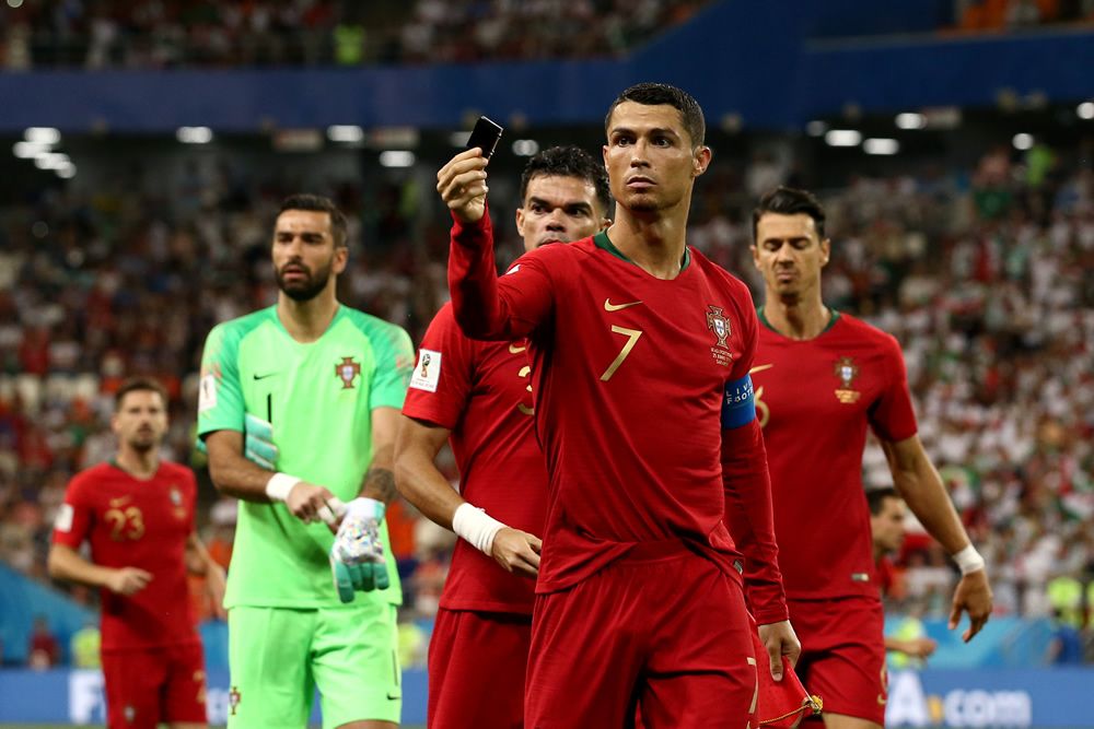 Irán dejó vivir a Portugal, que pasa a octavos