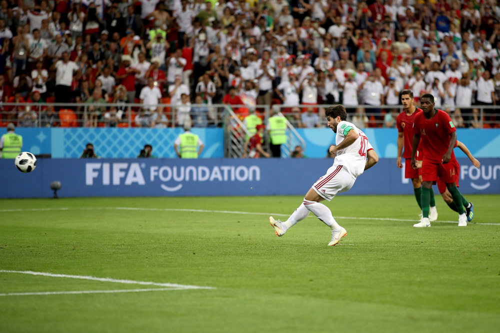 Irán dejó vivir a Portugal, que pasa a octavos