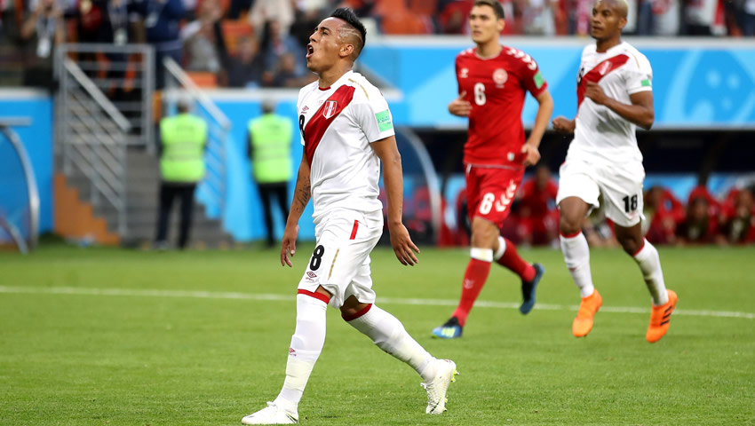 Christian Cueva falló un penal ante Dinamarca en Rusia 2018.
