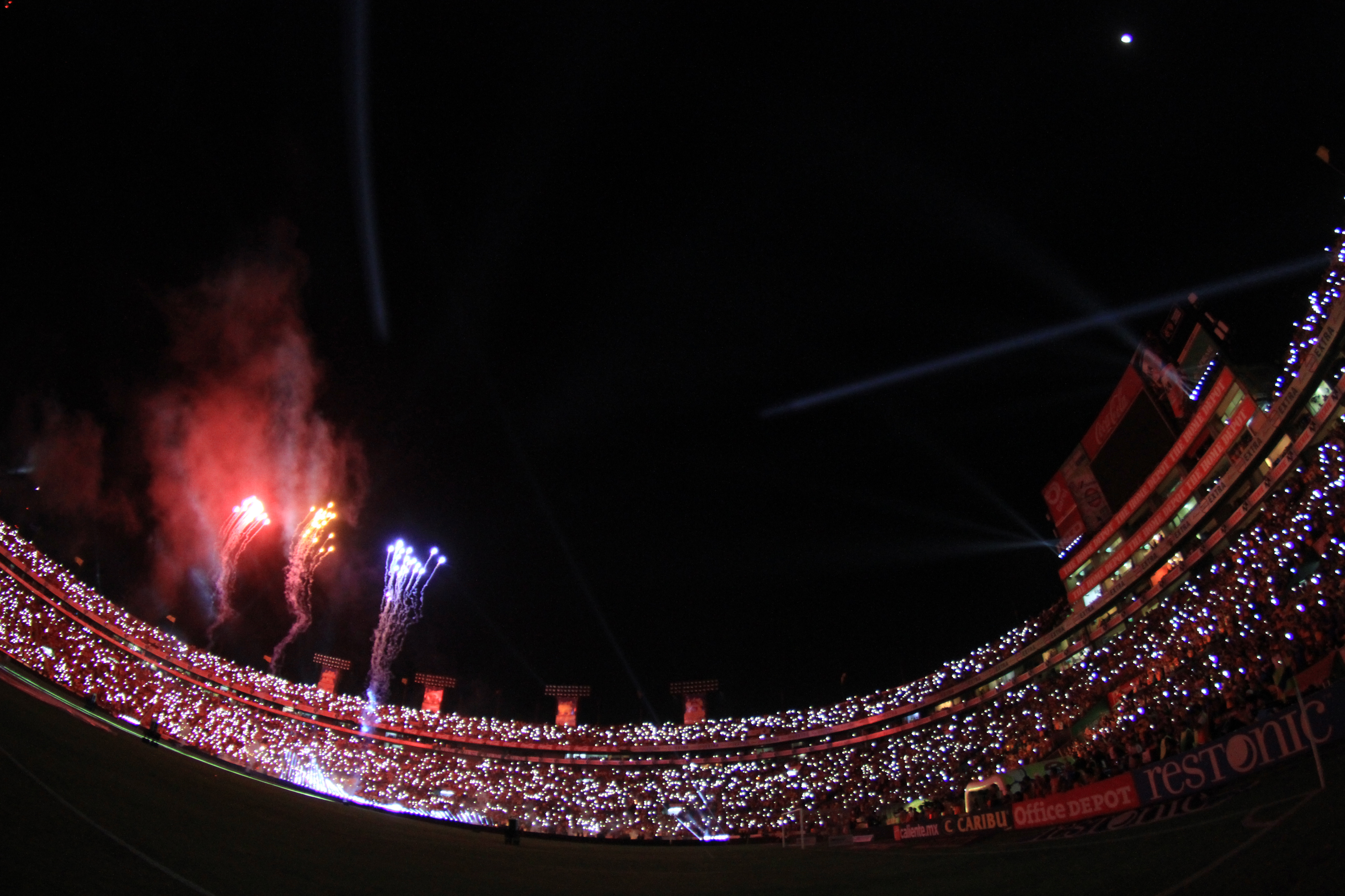 Con goles de Zelarayán y Gignac, los Tigres debutaron con triunfo ante León