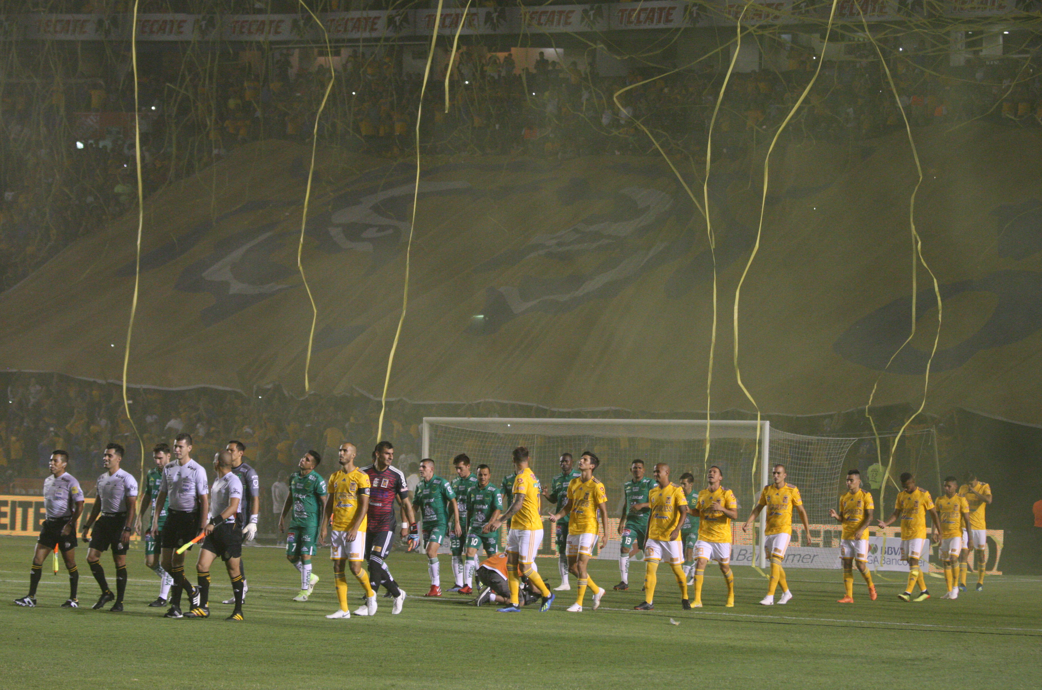 Con goles de Zelarayán y Gignac, los Tigres debutaron con triunfo ante León