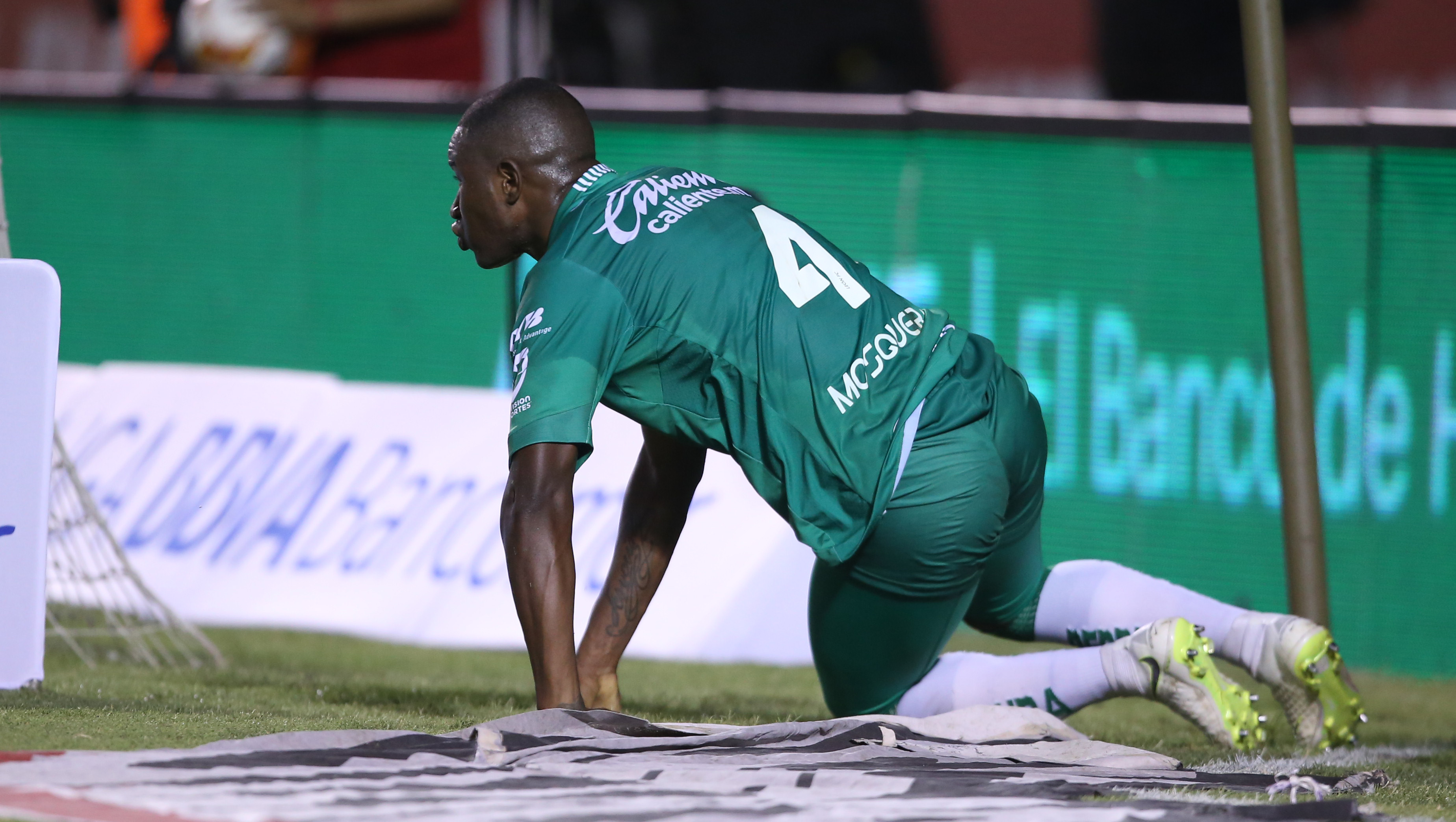 Con goles de Zelarayán y Gignac, los Tigres debutaron con triunfo ante León