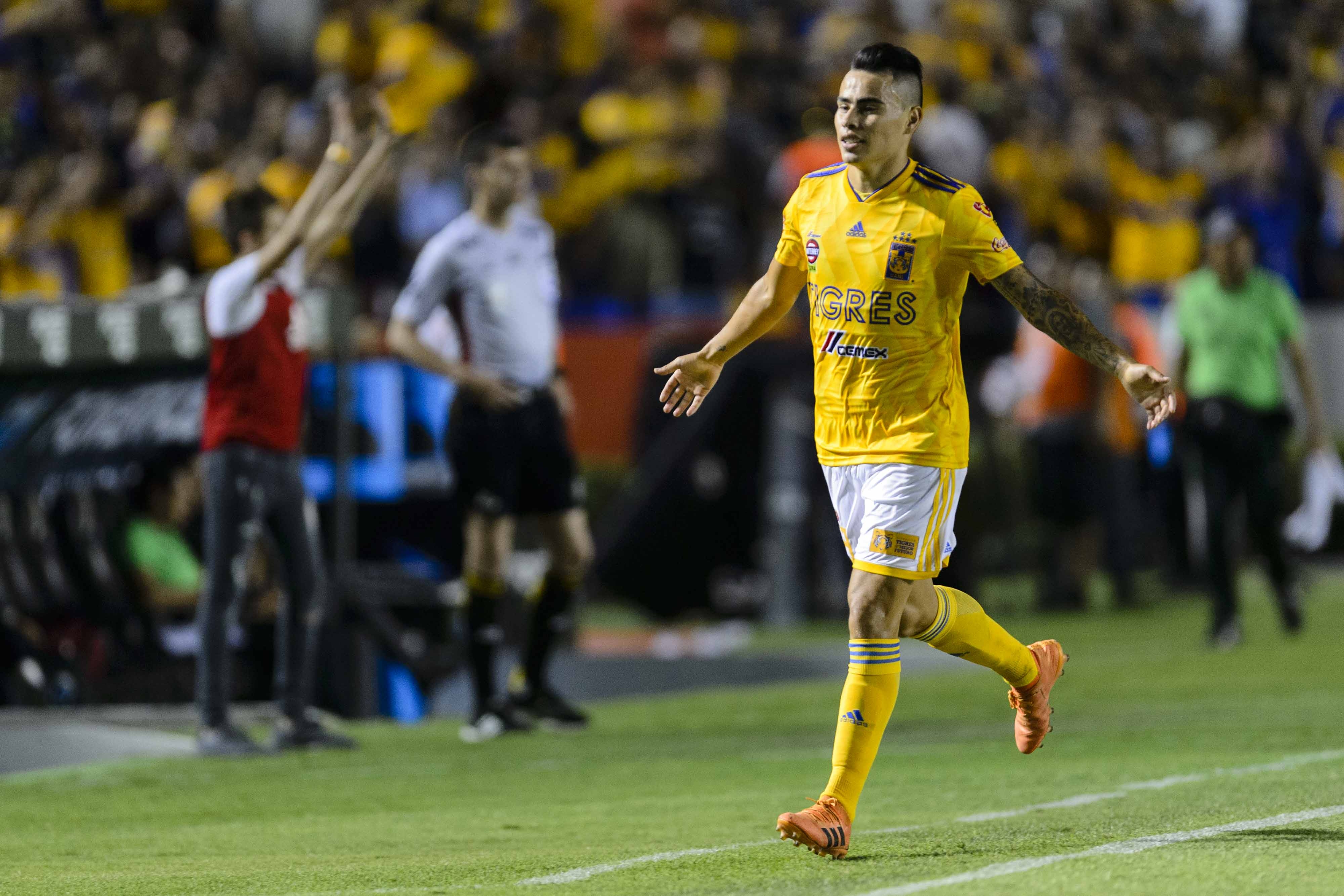 Con goles de Zelarayán y Gignac, los Tigres debutaron con triunfo ante León