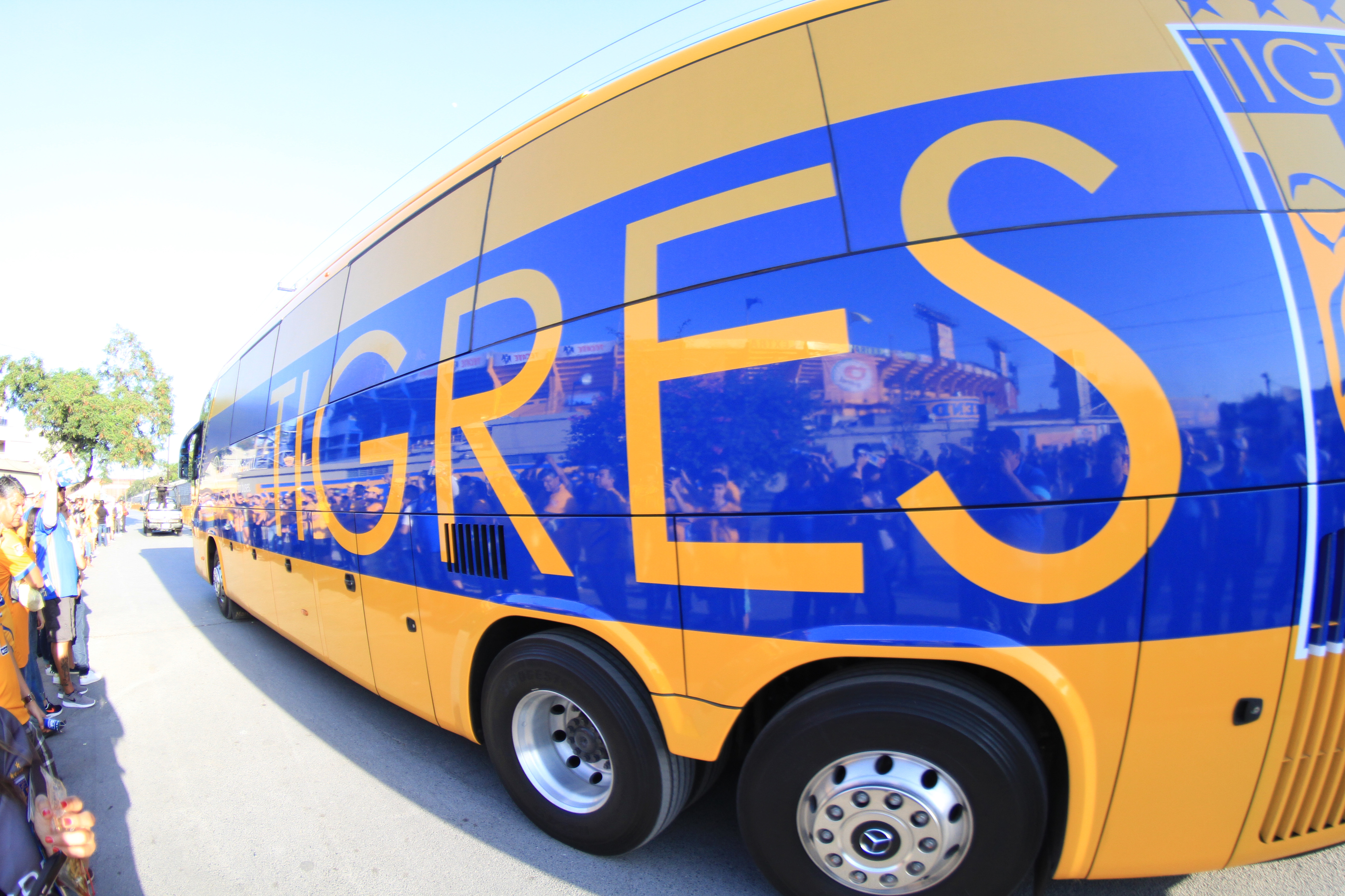 Con goles de Zelarayán y Gignac, los Tigres debutaron con triunfo ante León