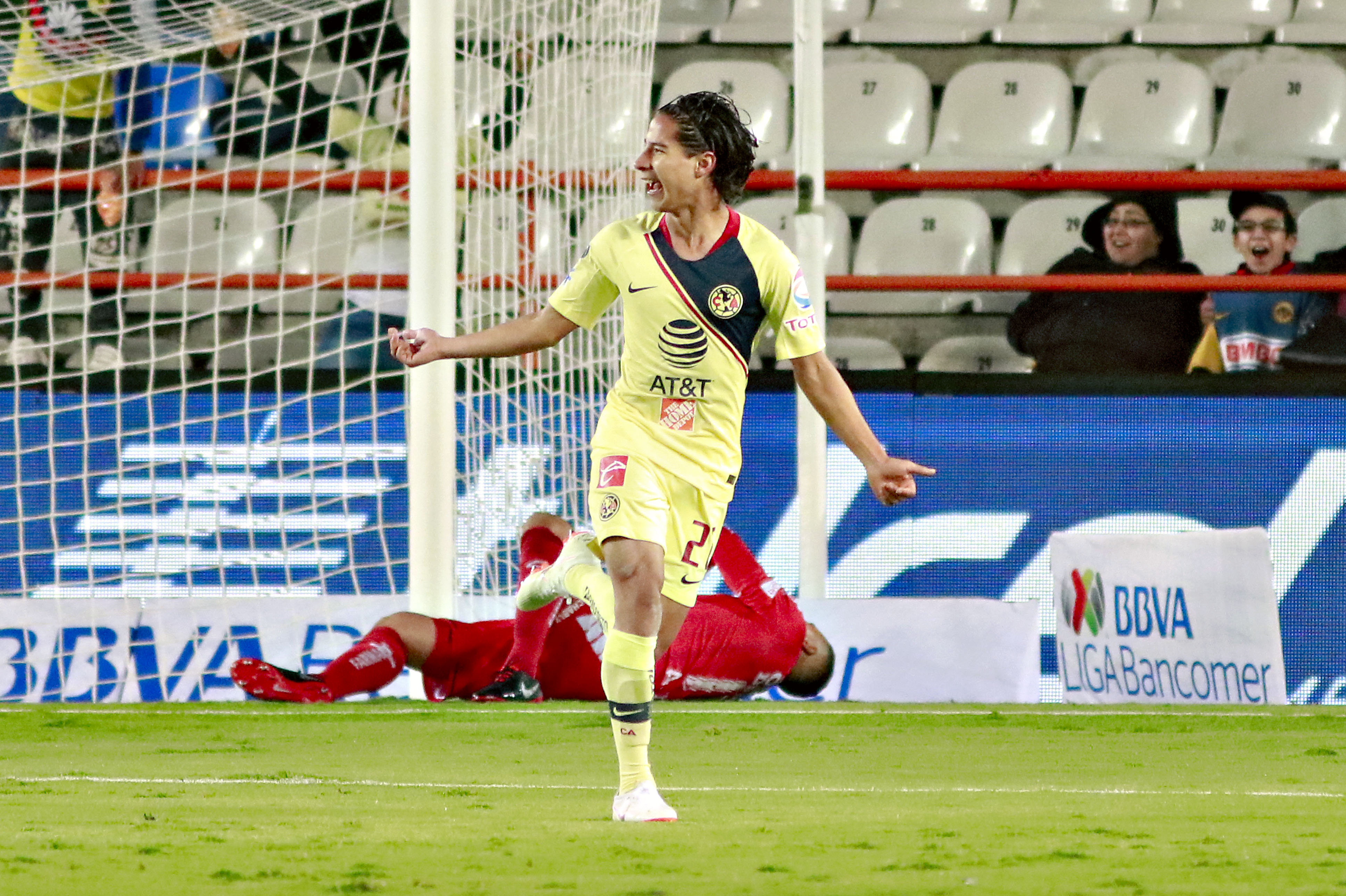Diego Lainez, en noche soñada en triunfo Águila