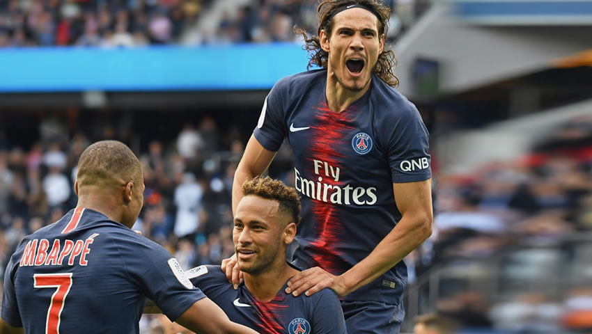 Tridente Neymar-Cavani-Mbappé da victoria al PSG ante Angers