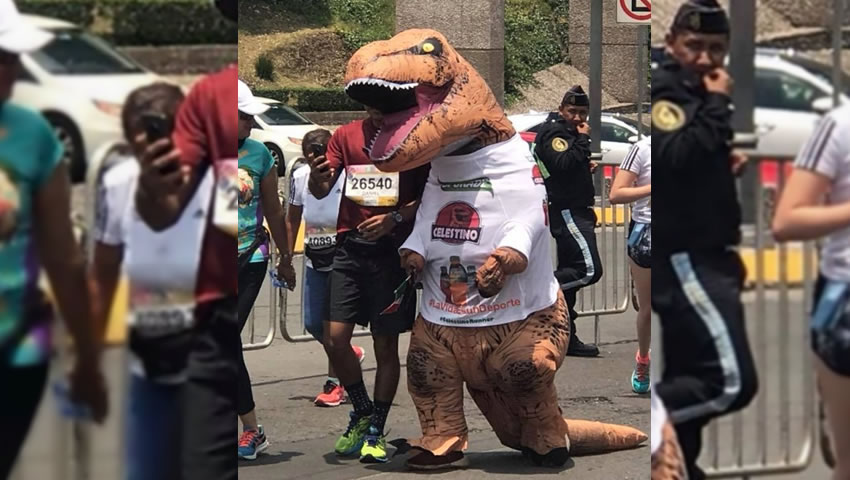 Algunos de los atuendos que lucieron participantes del Maratón CDMX 2018