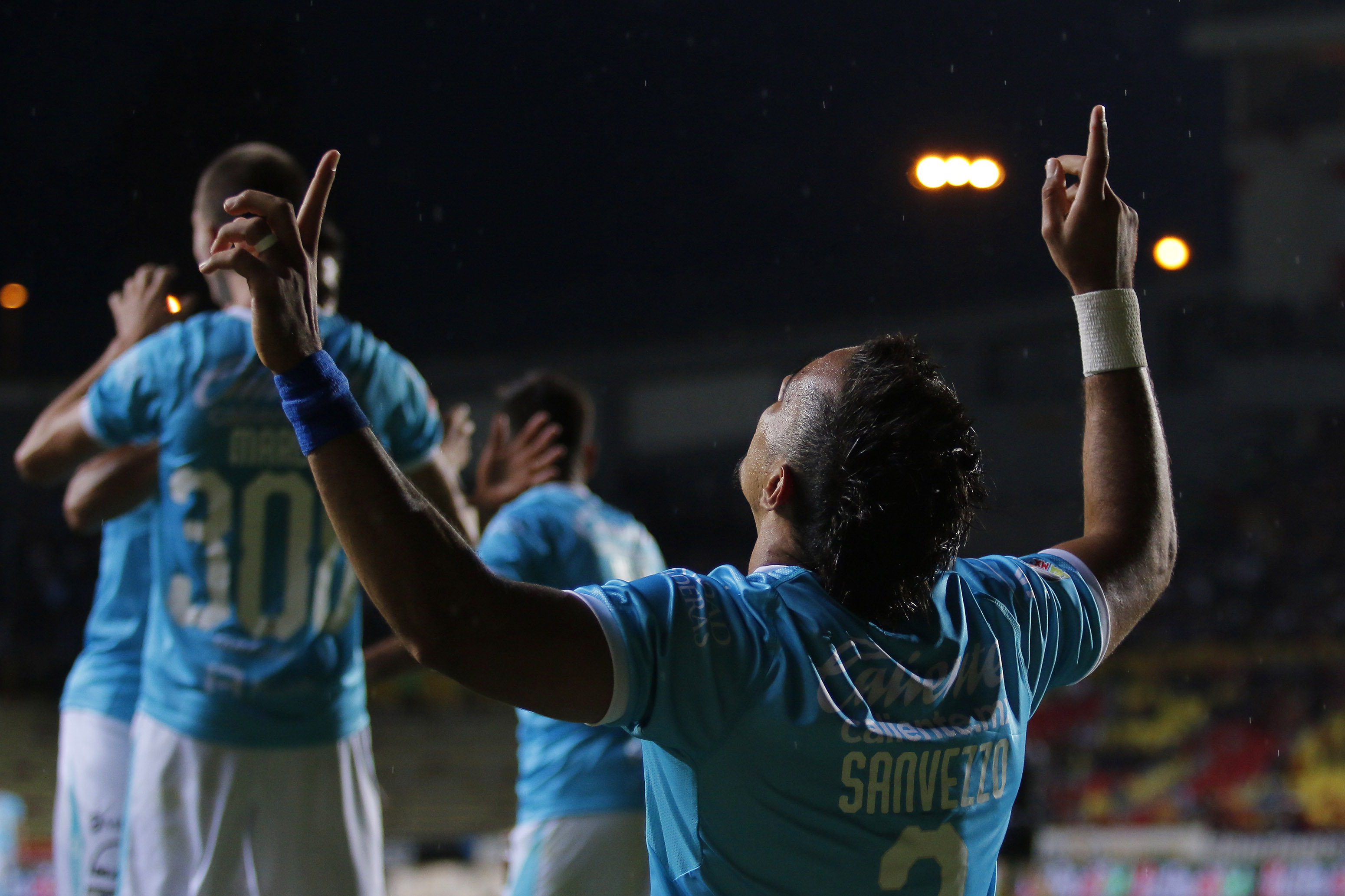 Con doblete de Camilo Sanvezzo, los Gallos de Querétaro derrotaron a Monarcas