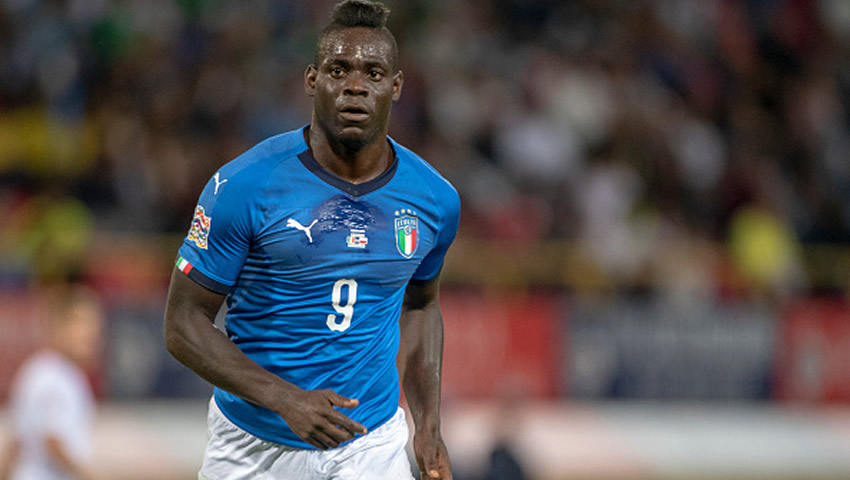 El DT Roberto Mancini señaló que Balotelli debe mejorar. 