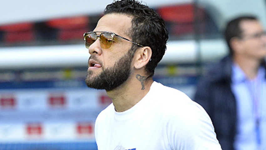 Este día, Alves se integró a la práctica de club parisino. 