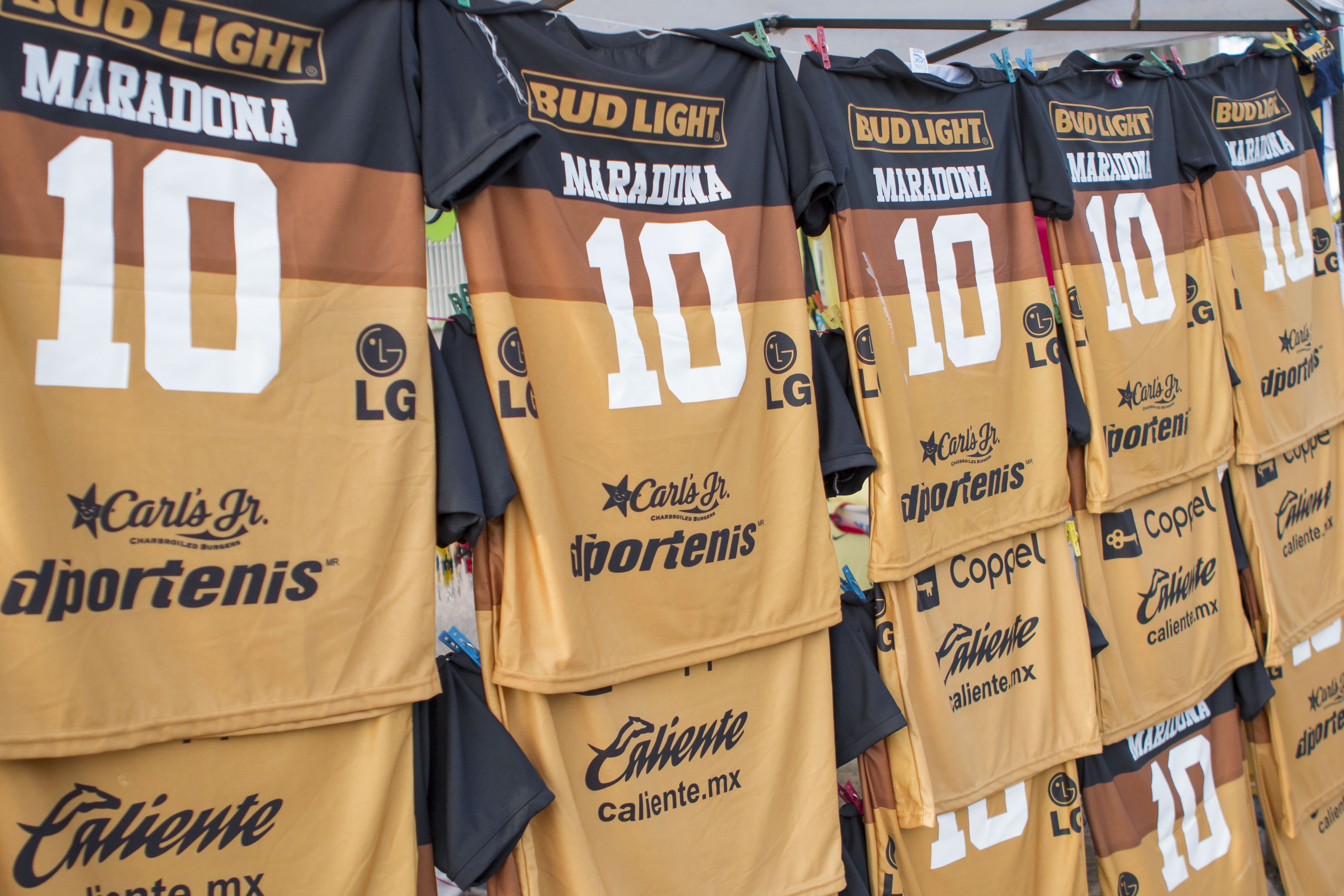 Maradona comenzó su aventura como DT en México