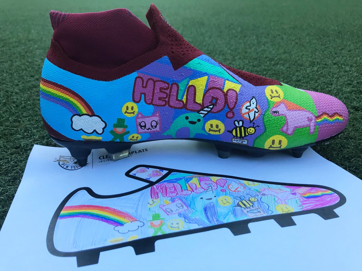 Los botines diseñados por los niños del programa Tackle Cancer