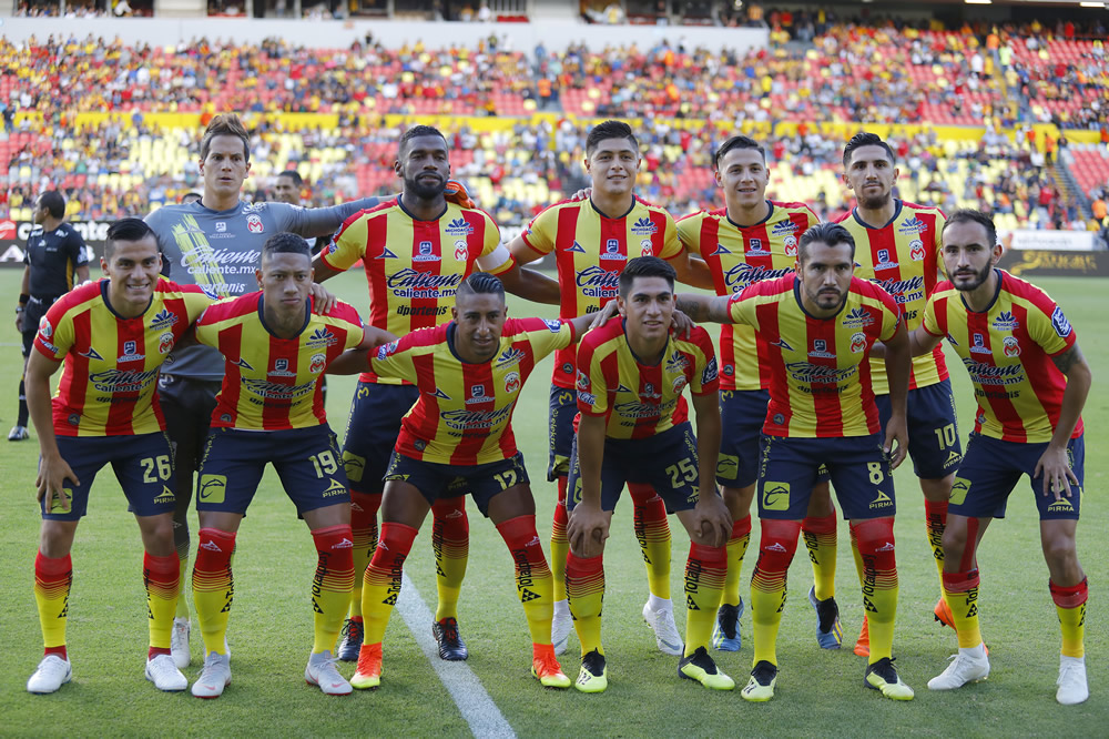 En duelo definido por lluvia, Monarcas y Pumas se reparten puntos