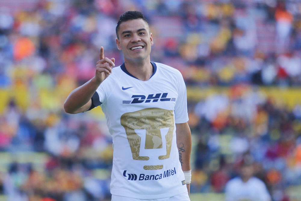 En duelo definido por lluvia, Monarcas y Pumas se reparten puntos