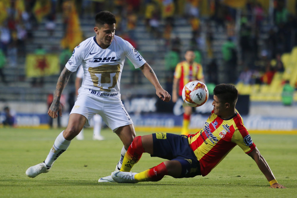 En duelo definido por lluvia, Monarcas y Pumas se reparten puntos