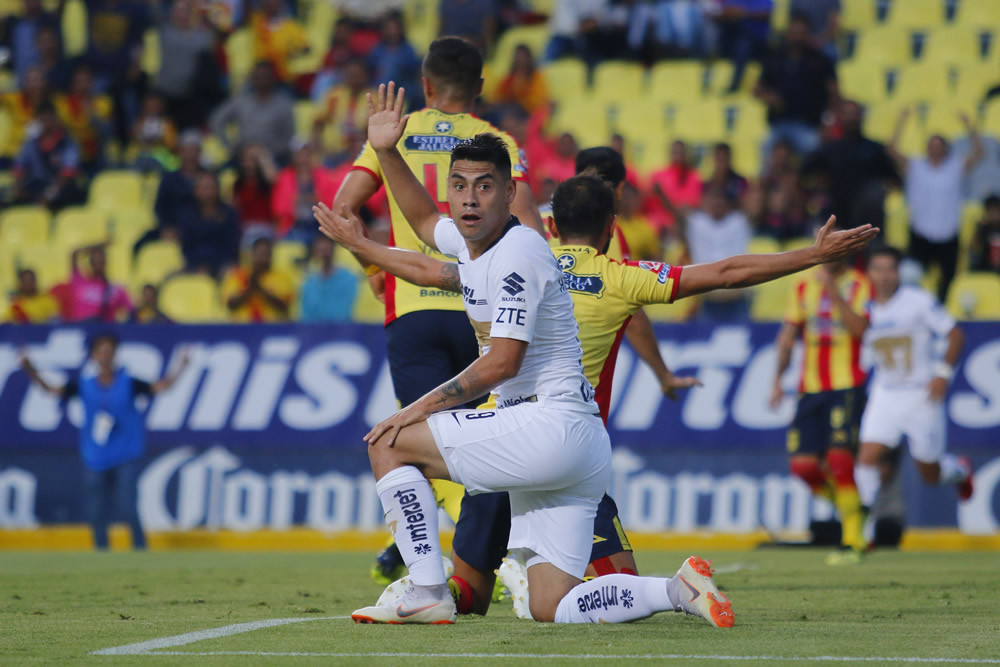 En duelo definido por lluvia, Monarcas y Pumas se reparten puntos