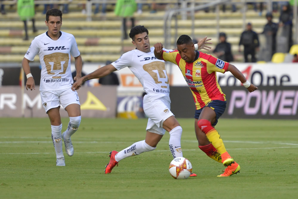 En duelo definido por lluvia, Monarcas y Pumas se reparten puntos