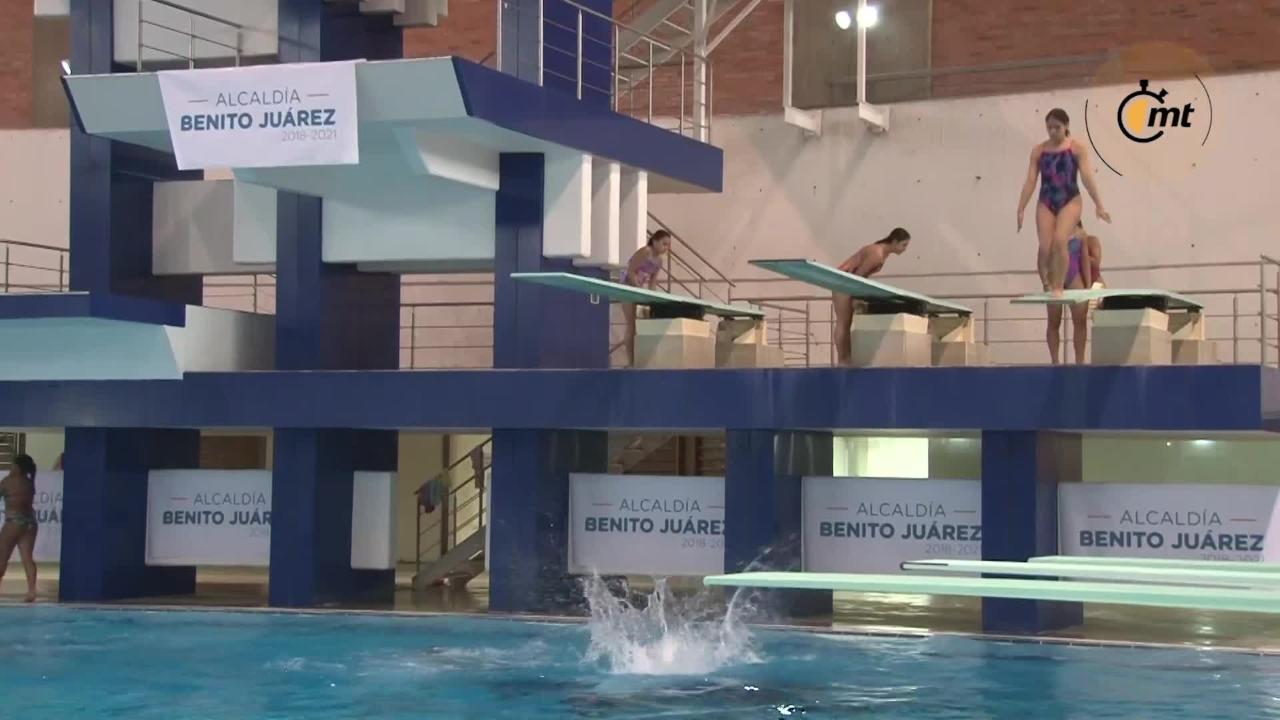 Tibio Muñoz recibe ovación en Alberca Olímpica