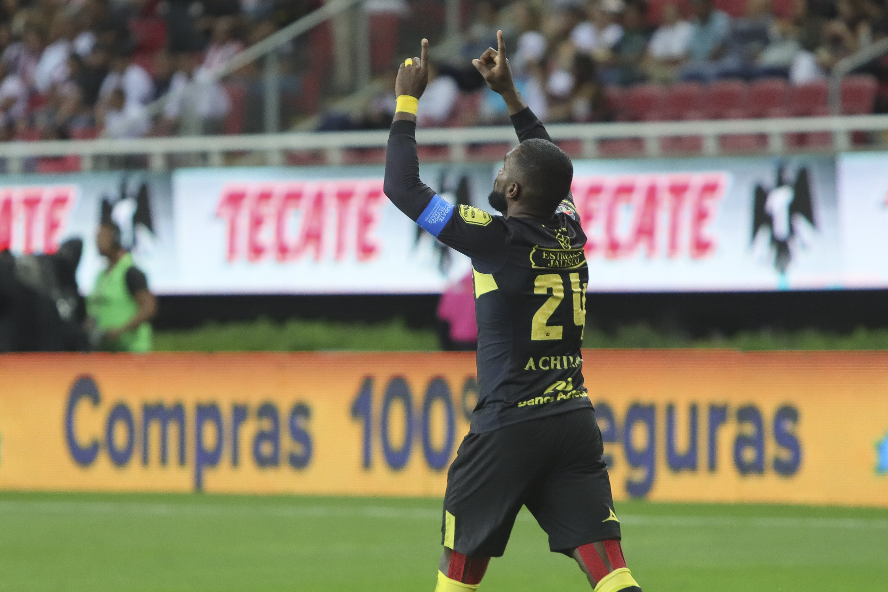 Monarcas le quitó los cuernos a Chivas en el Akron