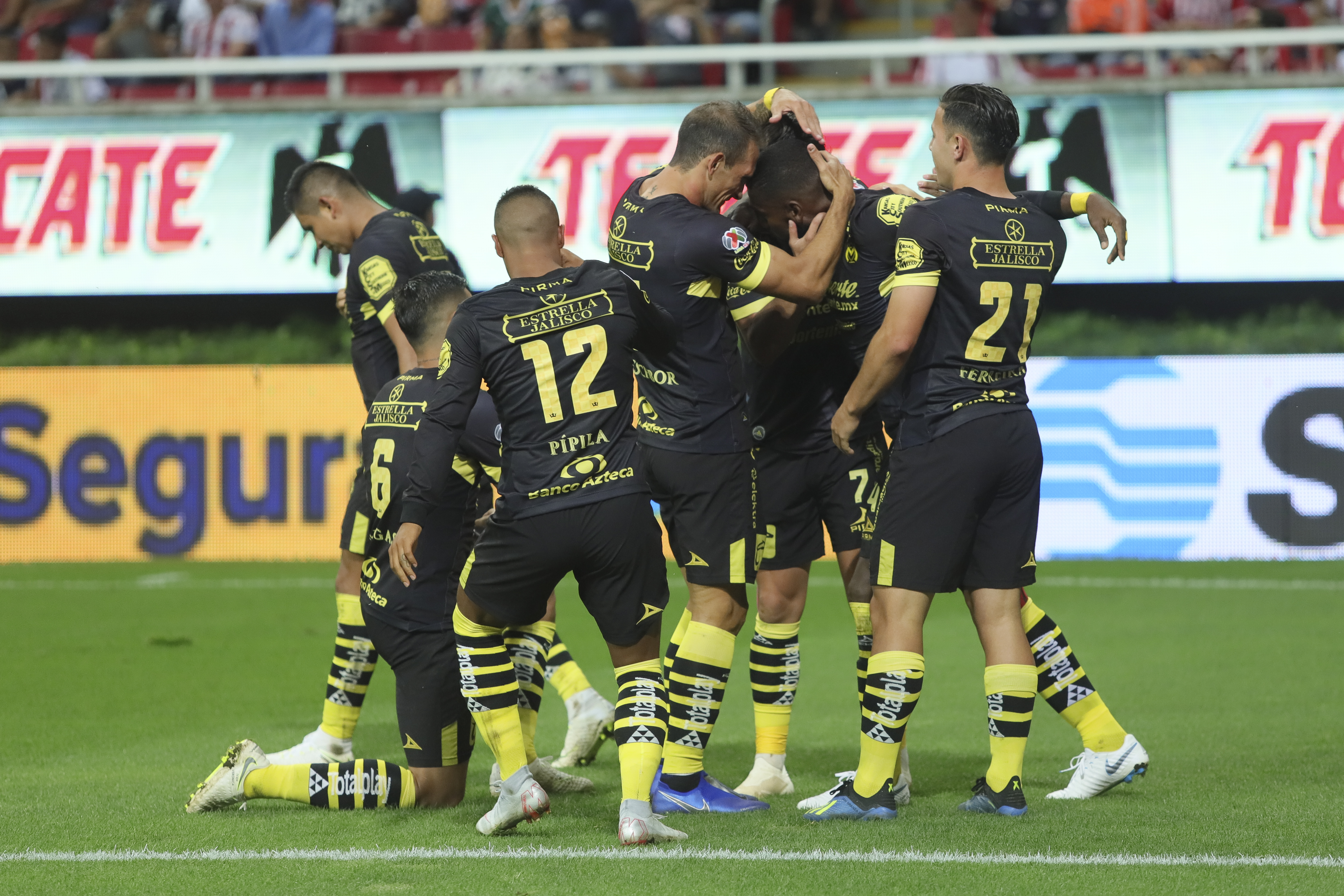 Monarcas le quitó los cuernos a Chivas en el Akron