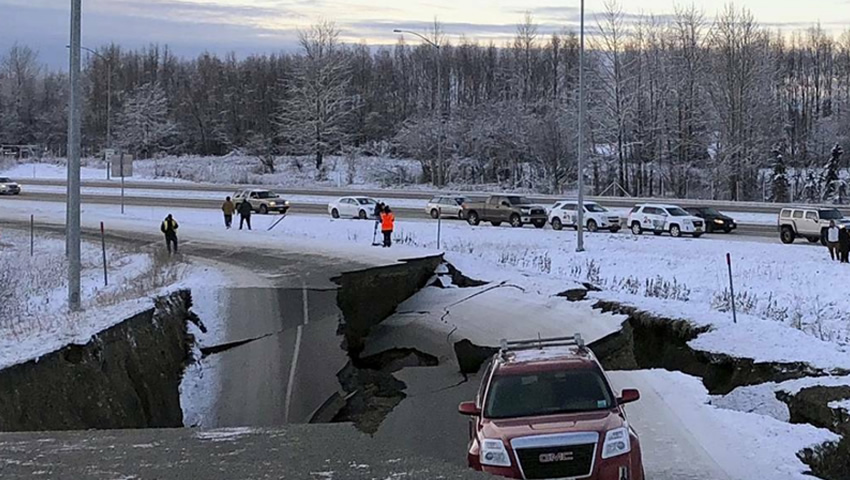 Impactantes imágenes del sismo de 7.0 en Alaska