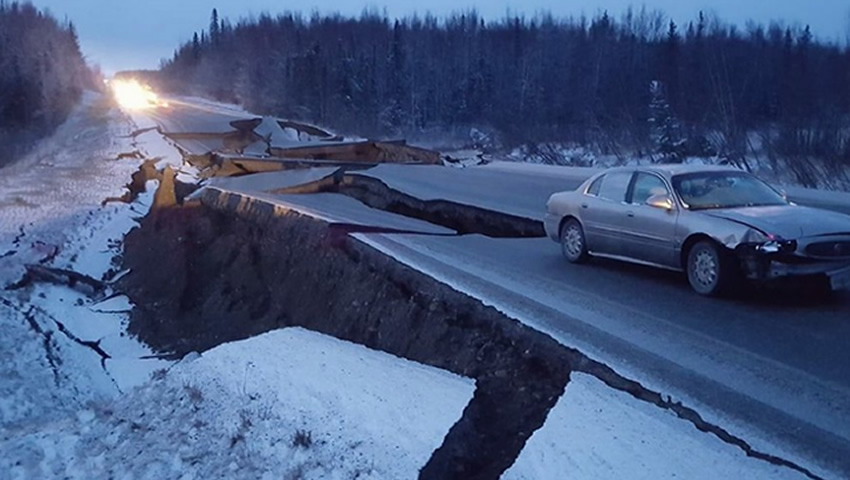 Impactantes imágenes del sismo de 7.0 en Alaska