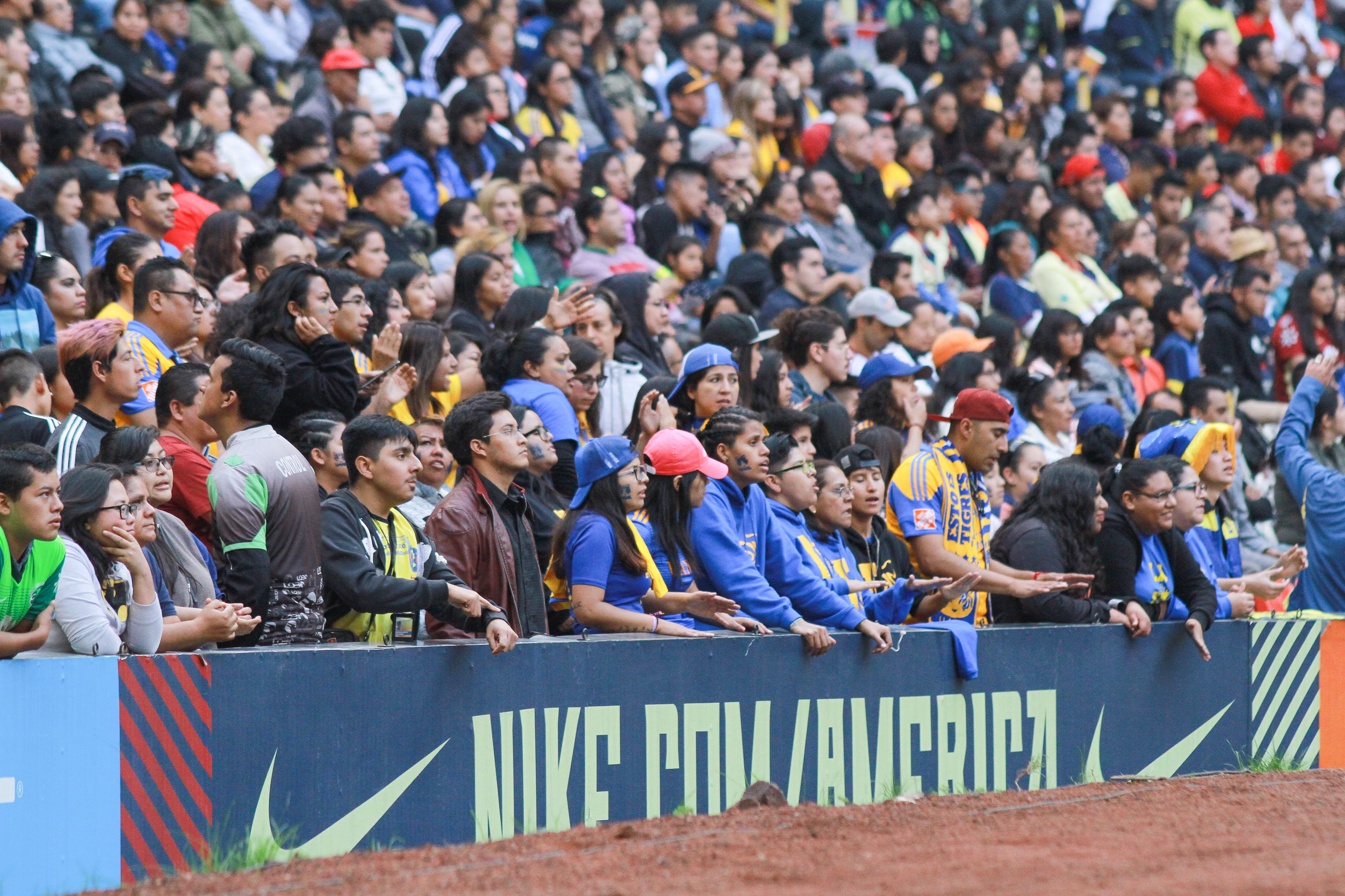 Celebración y color en el Azteca para la Final Femenil
